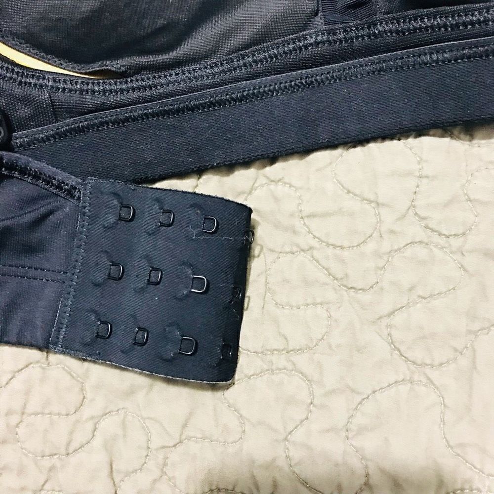 Lululemon black sports bra size 34D….S48 - Picture 6 of 8